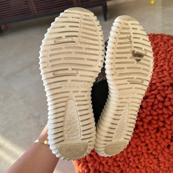 YEEZYS TURTLE DOVES - Picture 2 of 3